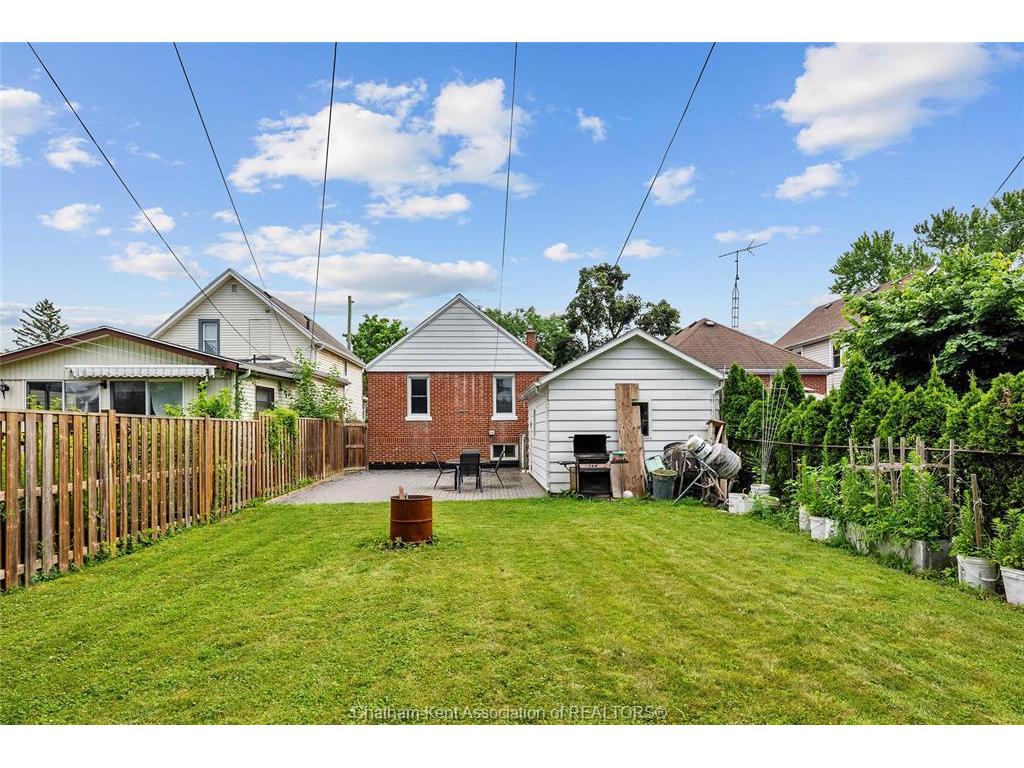 









33


WILSON

Avenue,
Chatham,




ON
N7L 1K8

