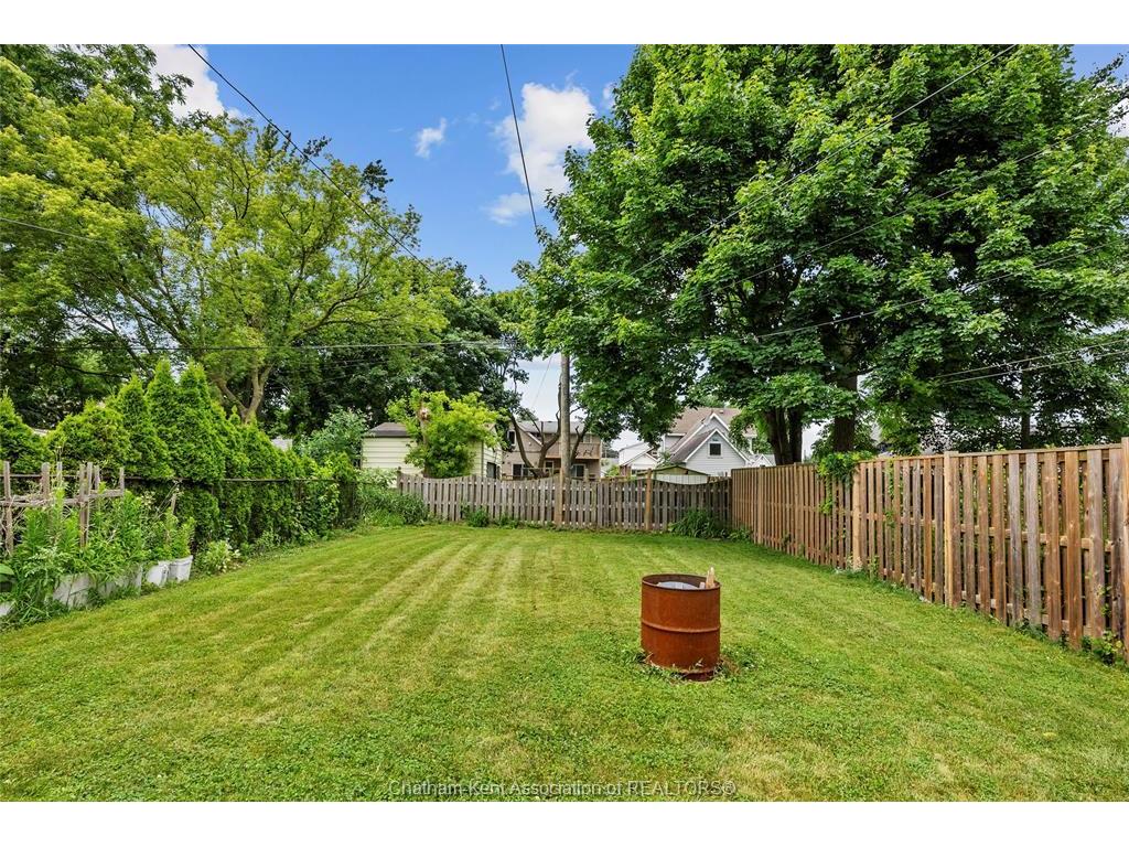 









33


WILSON

Avenue,
Chatham,




ON
N7L 1K8

