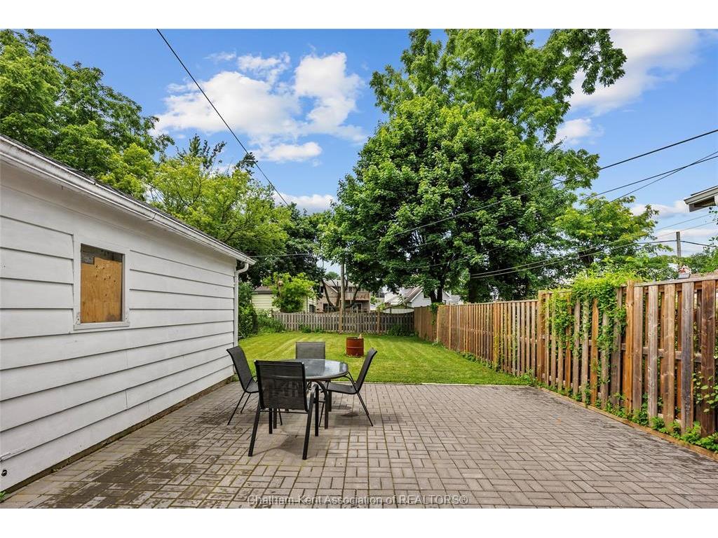 









33


WILSON

Avenue,
Chatham,




ON
N7L 1K8

