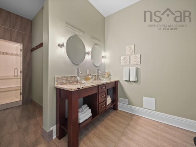 












142 Piggott Avenue

,
Fall River,




NS
B2T 1S6


