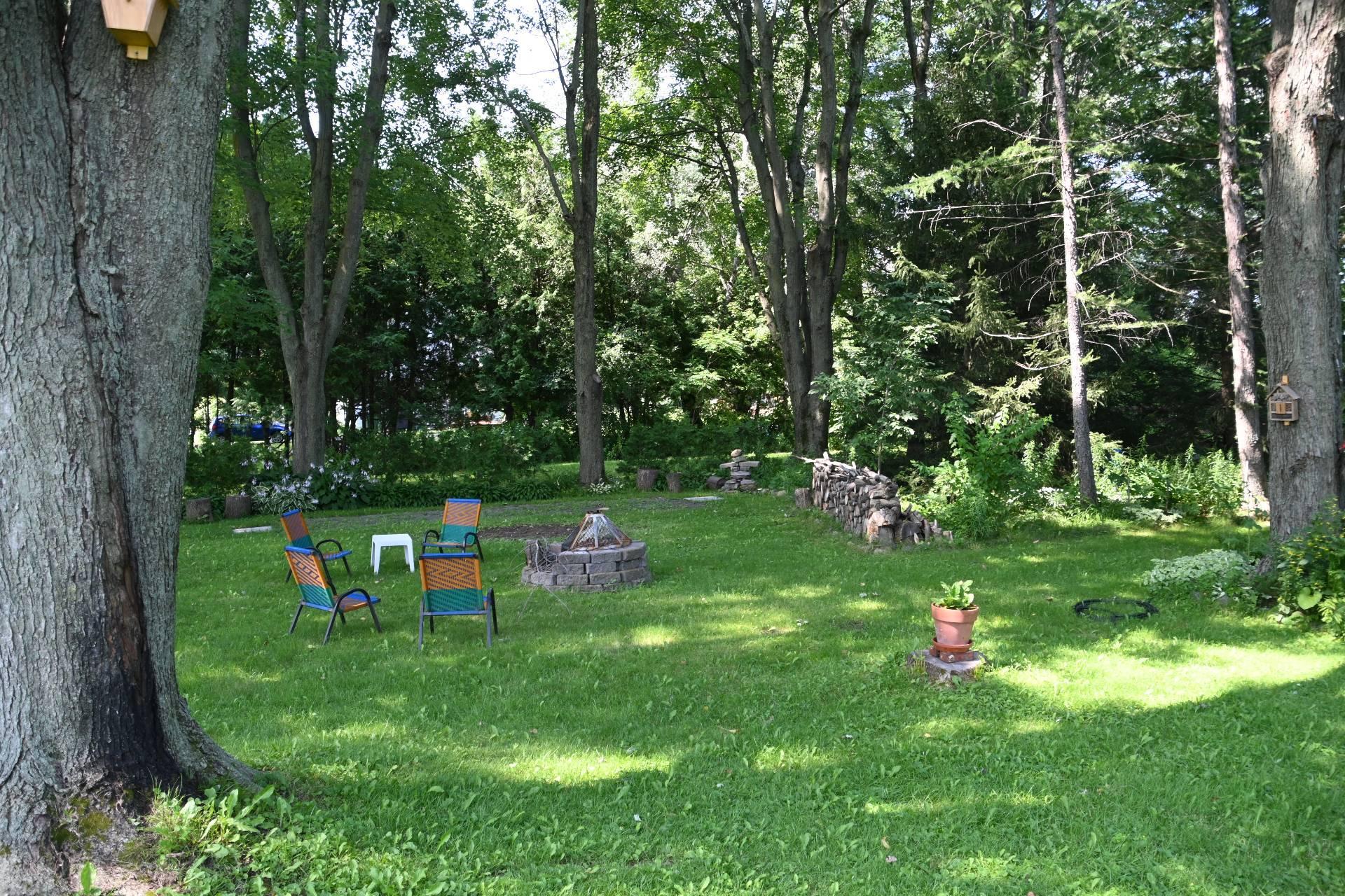 









723


Rue Principale

,
Saint-Paul-de-l'Île-aux-Noix,




QC
J0J1G0

