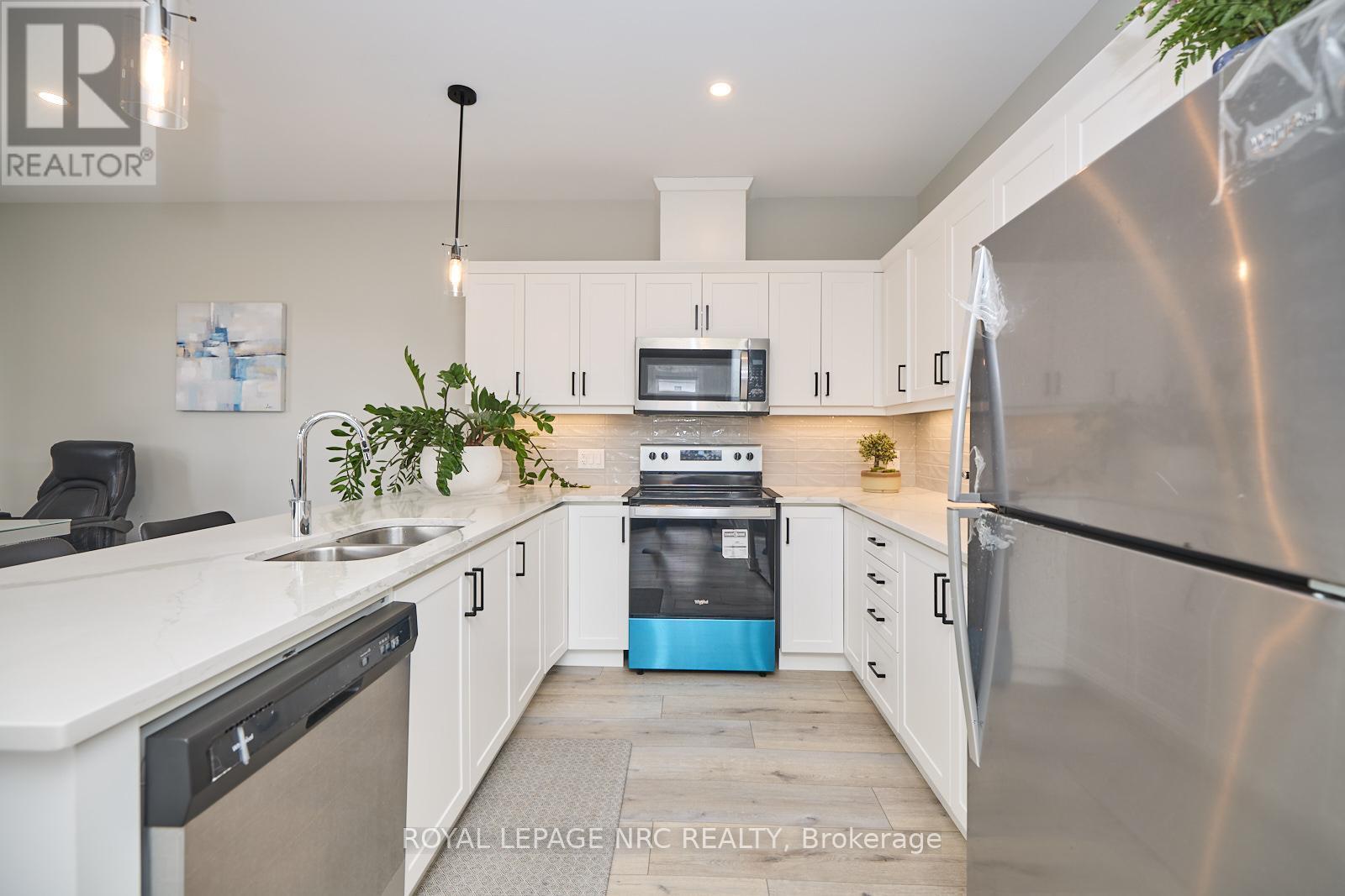 












121 MOFFATT STREET

,
St. Catharines (Oakdale),




Ontario
L2P2L7

