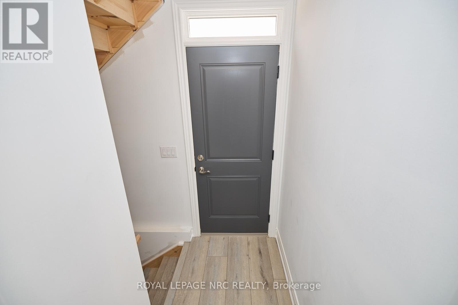












121 MOFFATT STREET

,
St. Catharines (Oakdale),




Ontario
L2P2L7

