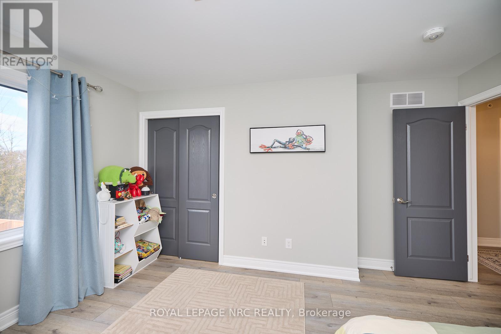 












121 MOFFATT STREET

,
St. Catharines (Oakdale),




Ontario
L2P2L7

