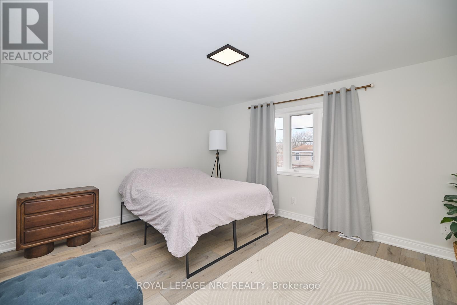 












121 MOFFATT STREET

,
St. Catharines (Oakdale),




Ontario
L2P2L7

