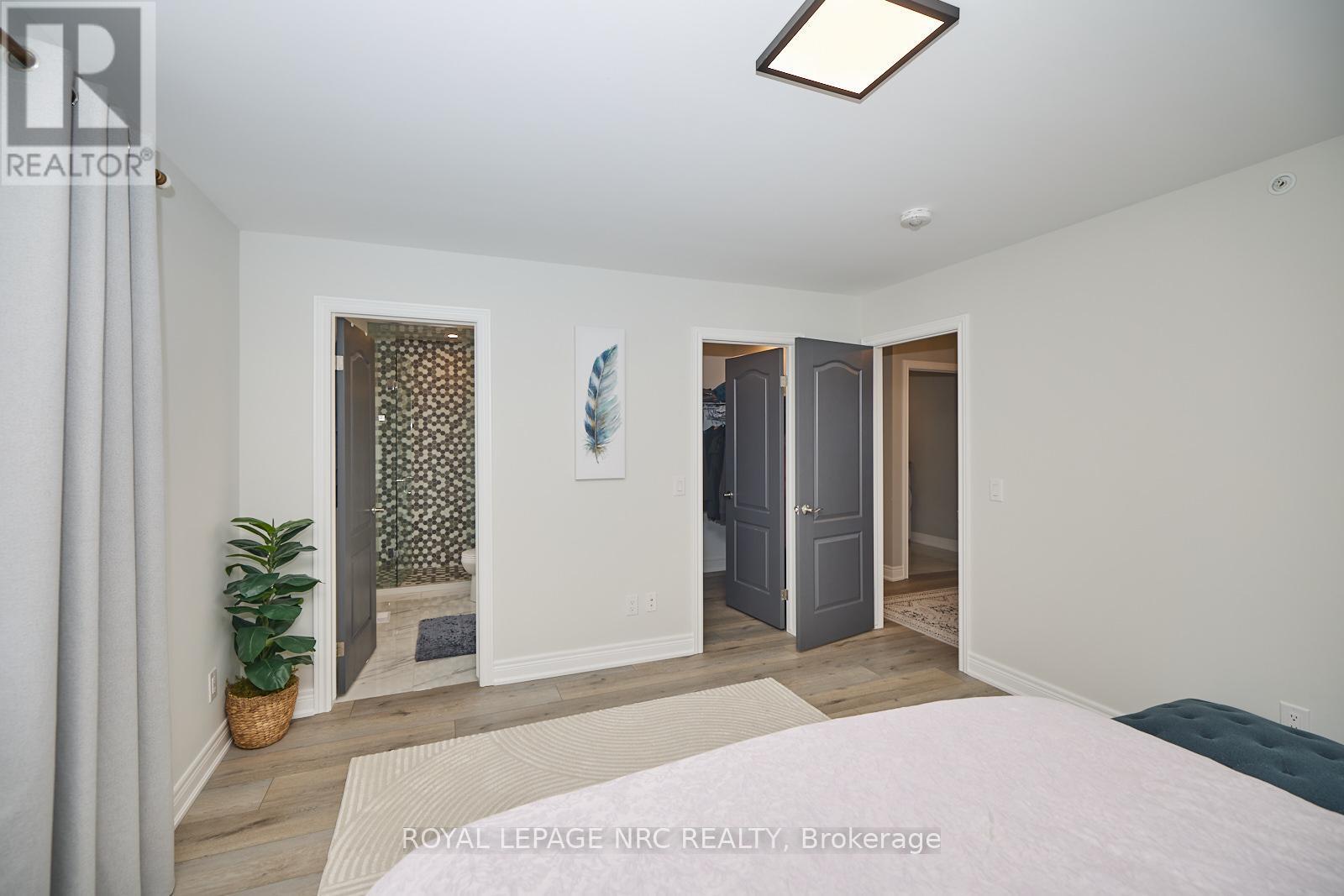 












121 MOFFATT STREET

,
St. Catharines (Oakdale),




Ontario
L2P2L7

