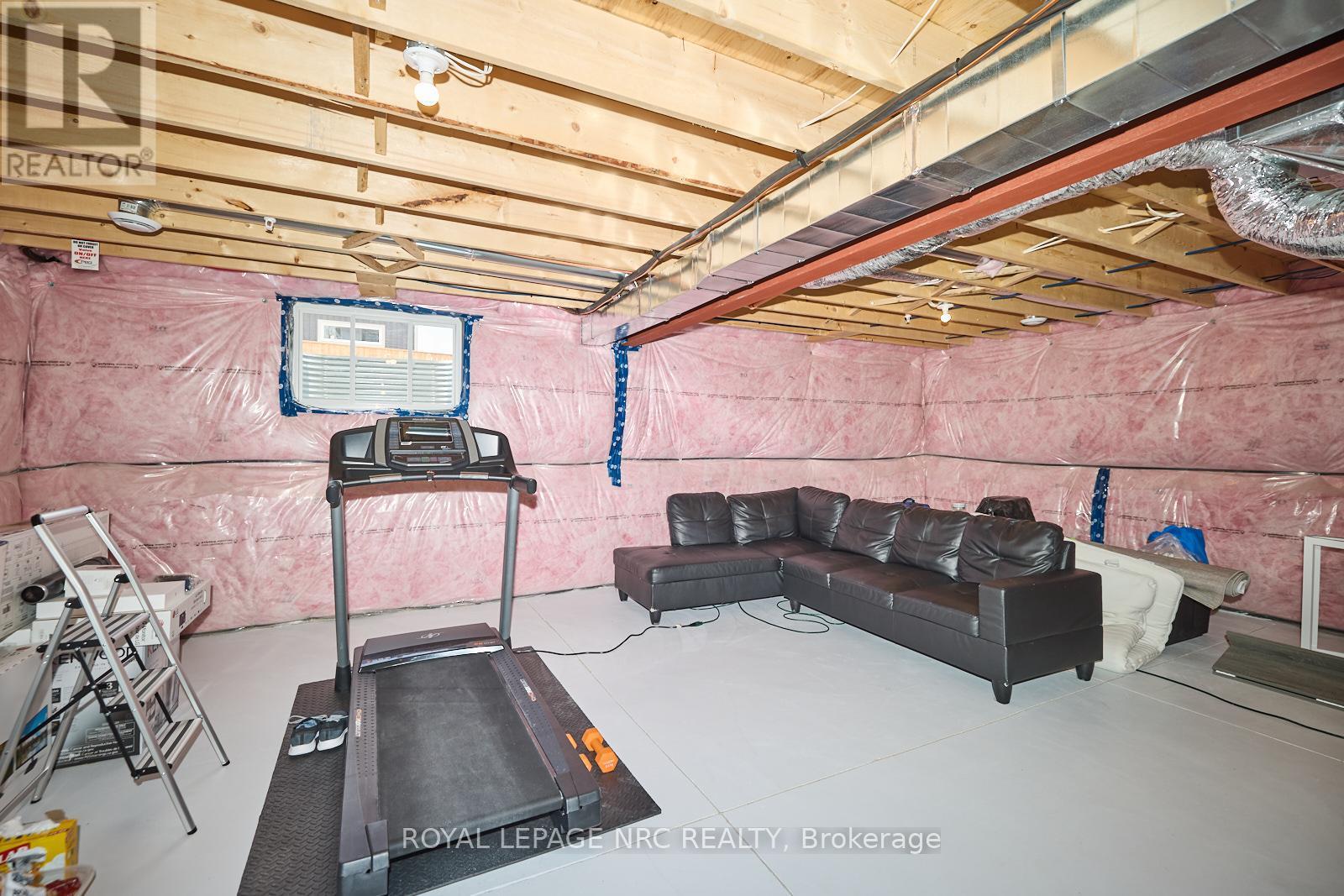 












121 MOFFATT STREET

,
St. Catharines (Oakdale),




Ontario
L2P2L7

