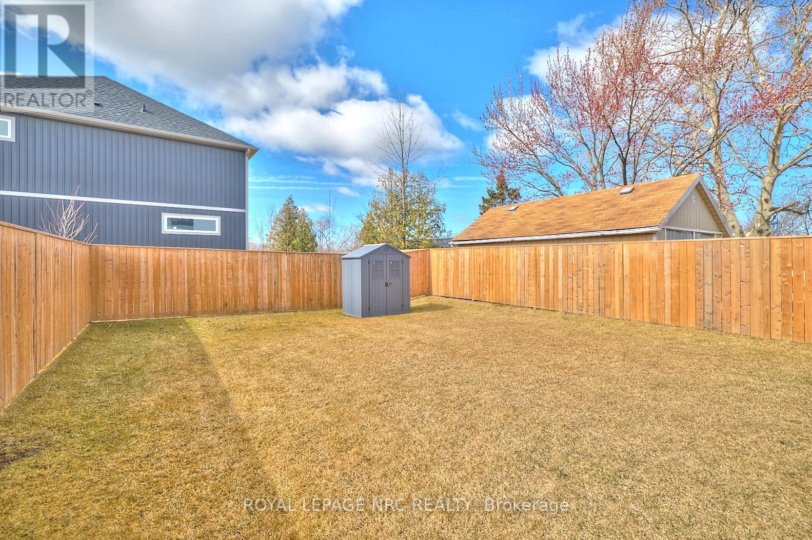 












121 MOFFATT STREET

,
St. Catharines (Oakdale),




Ontario
L2P2L7


