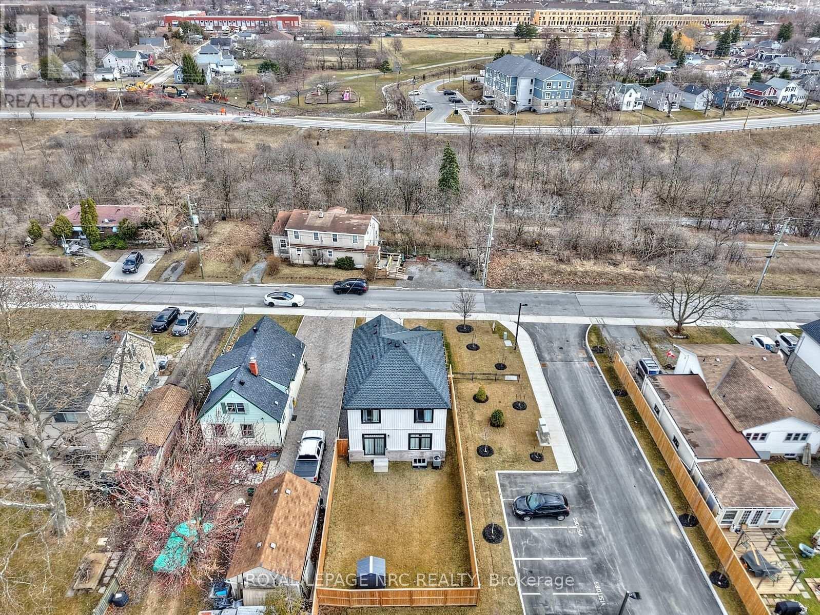 












121 MOFFATT STREET

,
St. Catharines (Oakdale),




Ontario
L2P2L7

