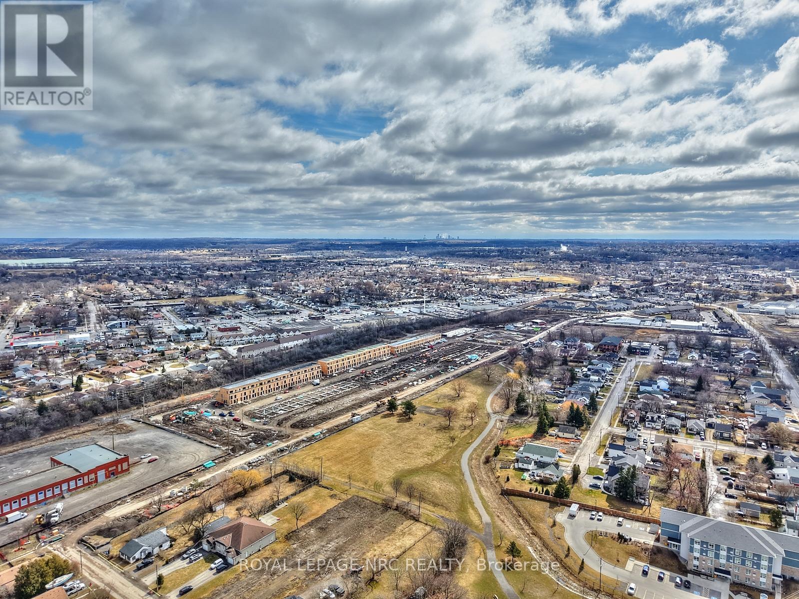 












121 MOFFATT STREET

,
St. Catharines (Oakdale),




Ontario
L2P2L7

