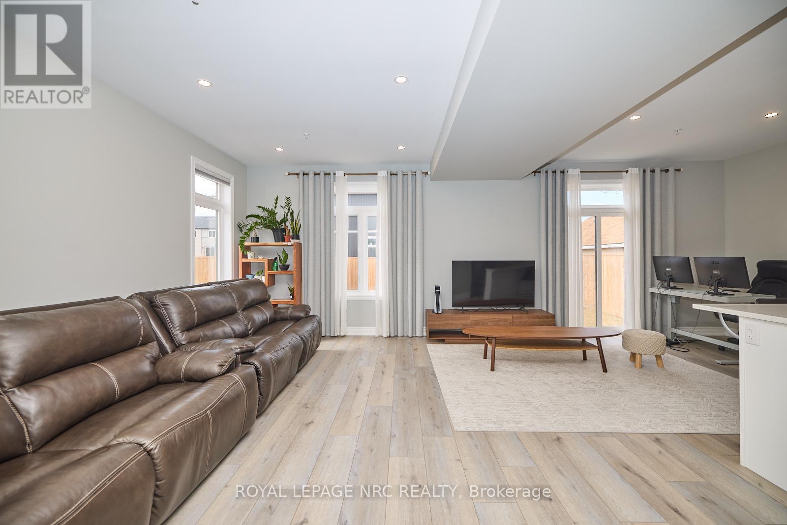 












121 MOFFATT STREET

,
St. Catharines (Oakdale),




Ontario
L2P2L7

