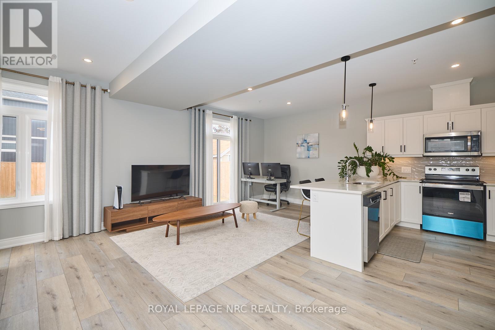 












121 MOFFATT STREET

,
St. Catharines (Oakdale),




Ontario
L2P2L7

