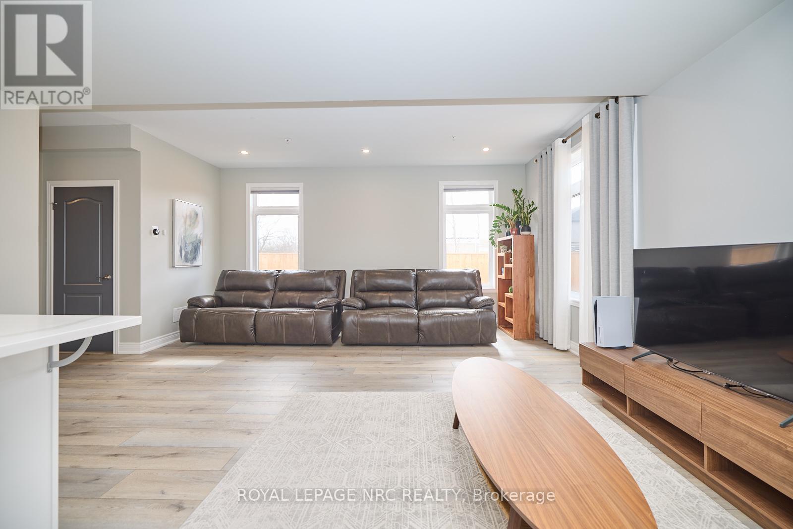












121 MOFFATT STREET

,
St. Catharines (Oakdale),




Ontario
L2P2L7

