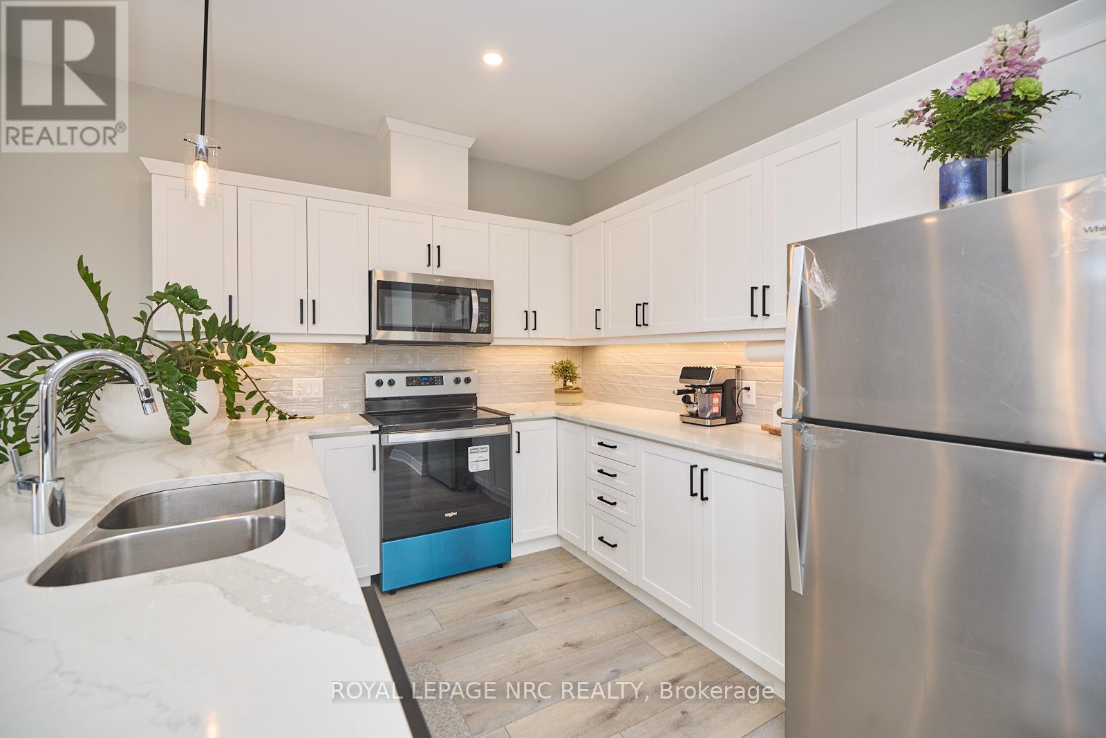 












121 MOFFATT STREET

,
St. Catharines (Oakdale),




Ontario
L2P2L7

