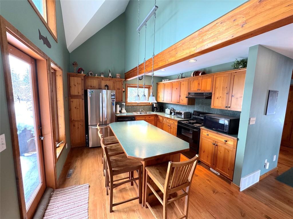 









23


Alpine

Trail,
Fernie,




BC
V0B 1M5

