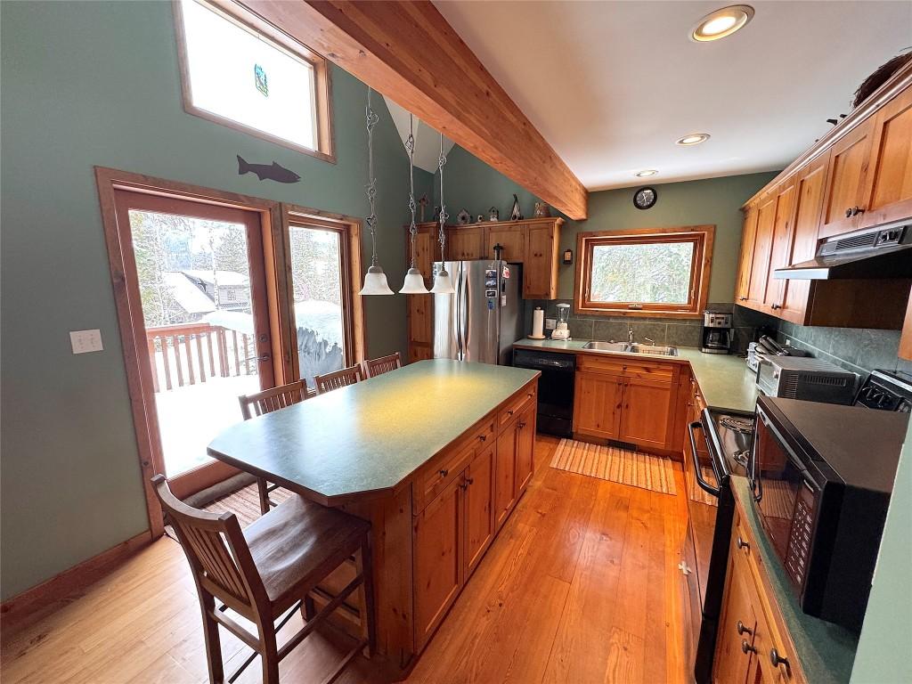 









23


Alpine

Trail,
Fernie,




BC
V0B 1M5

