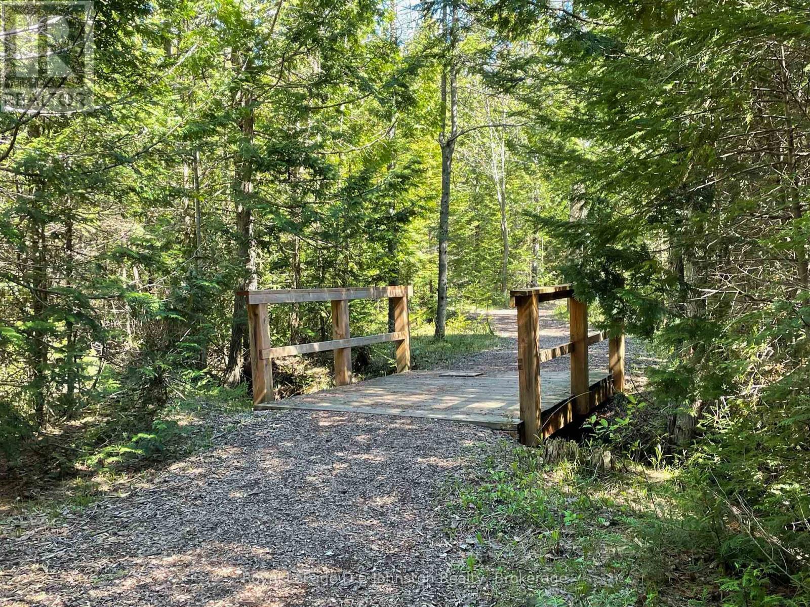 












29 LAKESIDE WOODS CRESCENT

,
Saugeen Shores,







Ontario
N0H2C6

