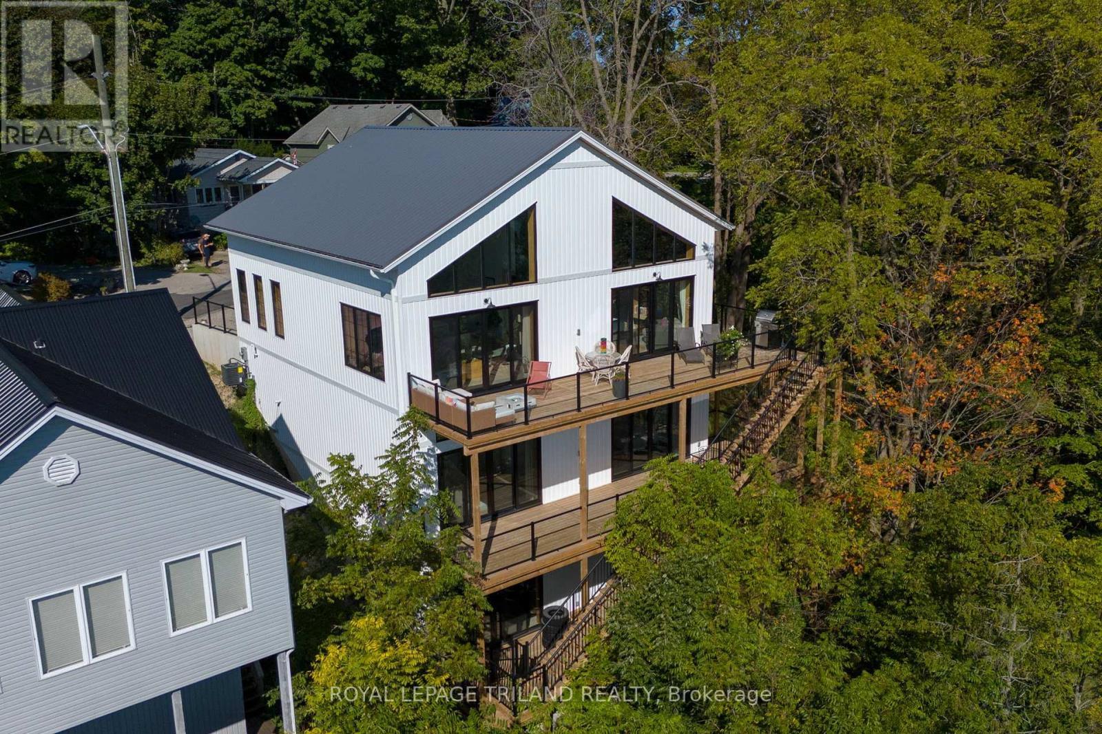 












164 BRAYSIDE STREET

,
Central Elgin,




Ontario
N5L1A2

