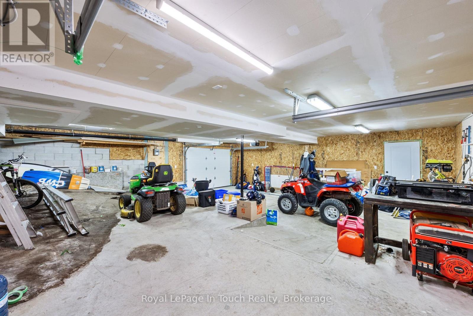 












288 KINGS FARM ROAD

,
Georgian Bay (Baxter),




Ontario
L0K1S0

