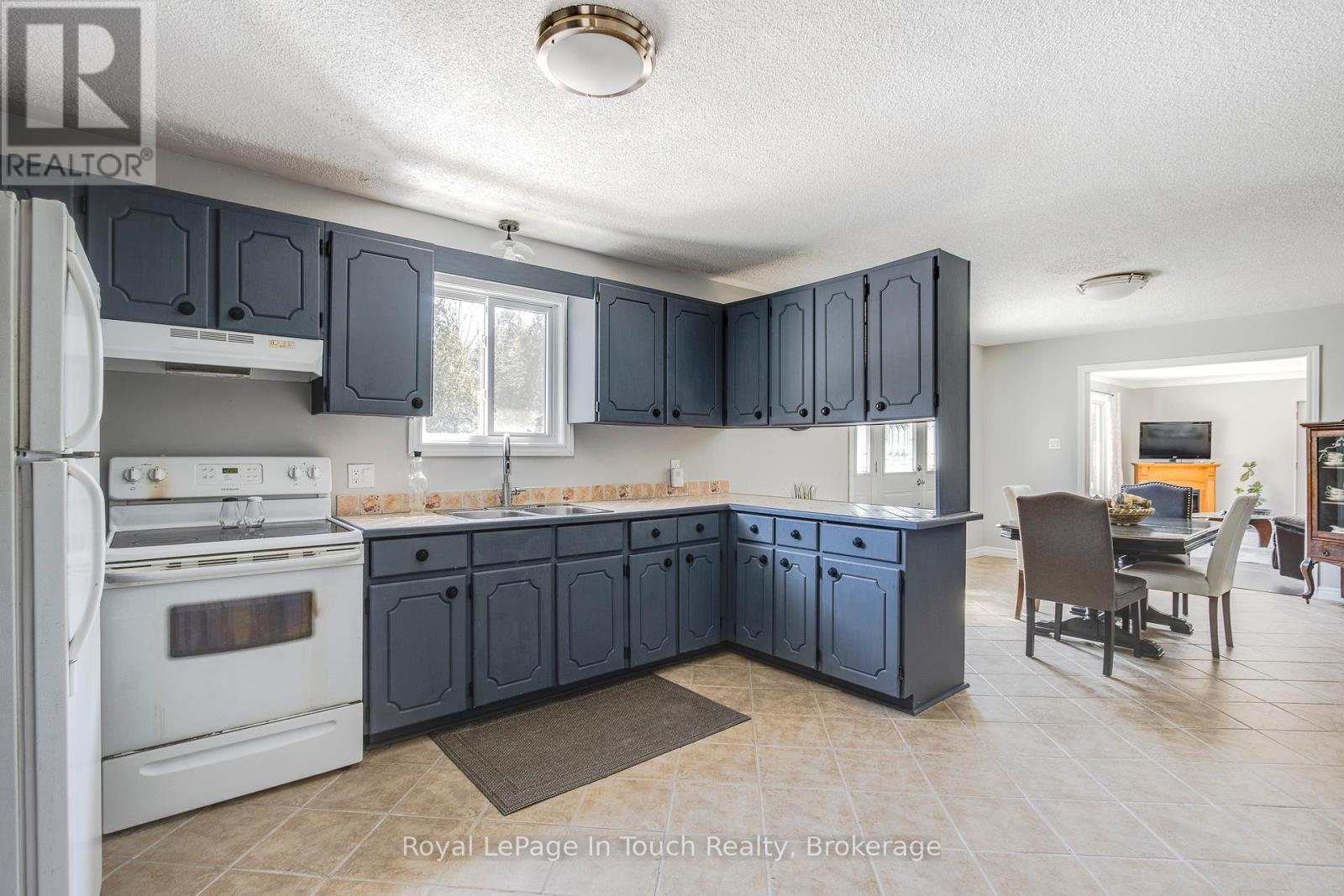 












284 CONCESSION 12 ROAD E

,
Tiny,




Ontario
L0L2J0

