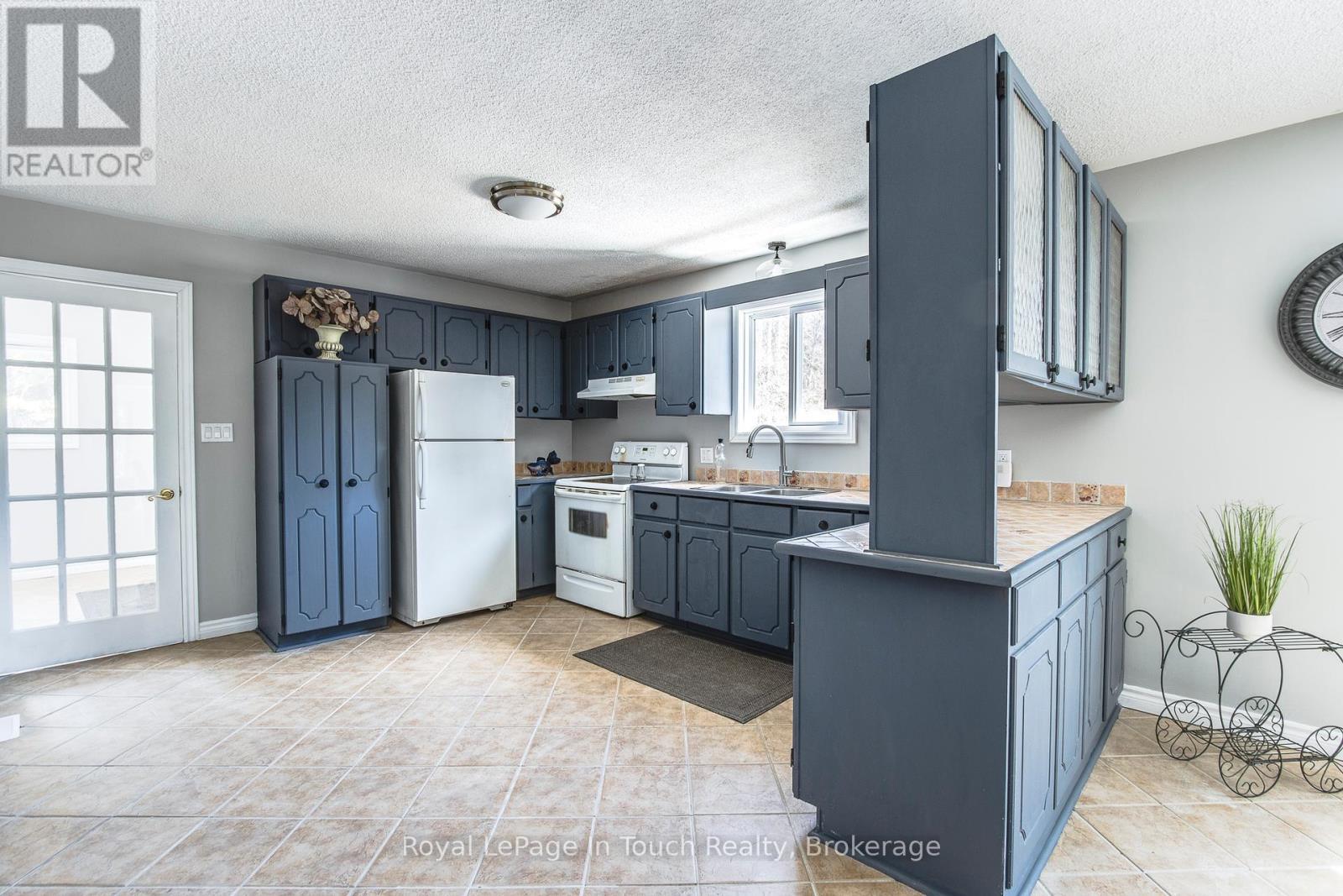 












284 CONCESSION 12 ROAD E

,
Tiny,




Ontario
L0L2J0

