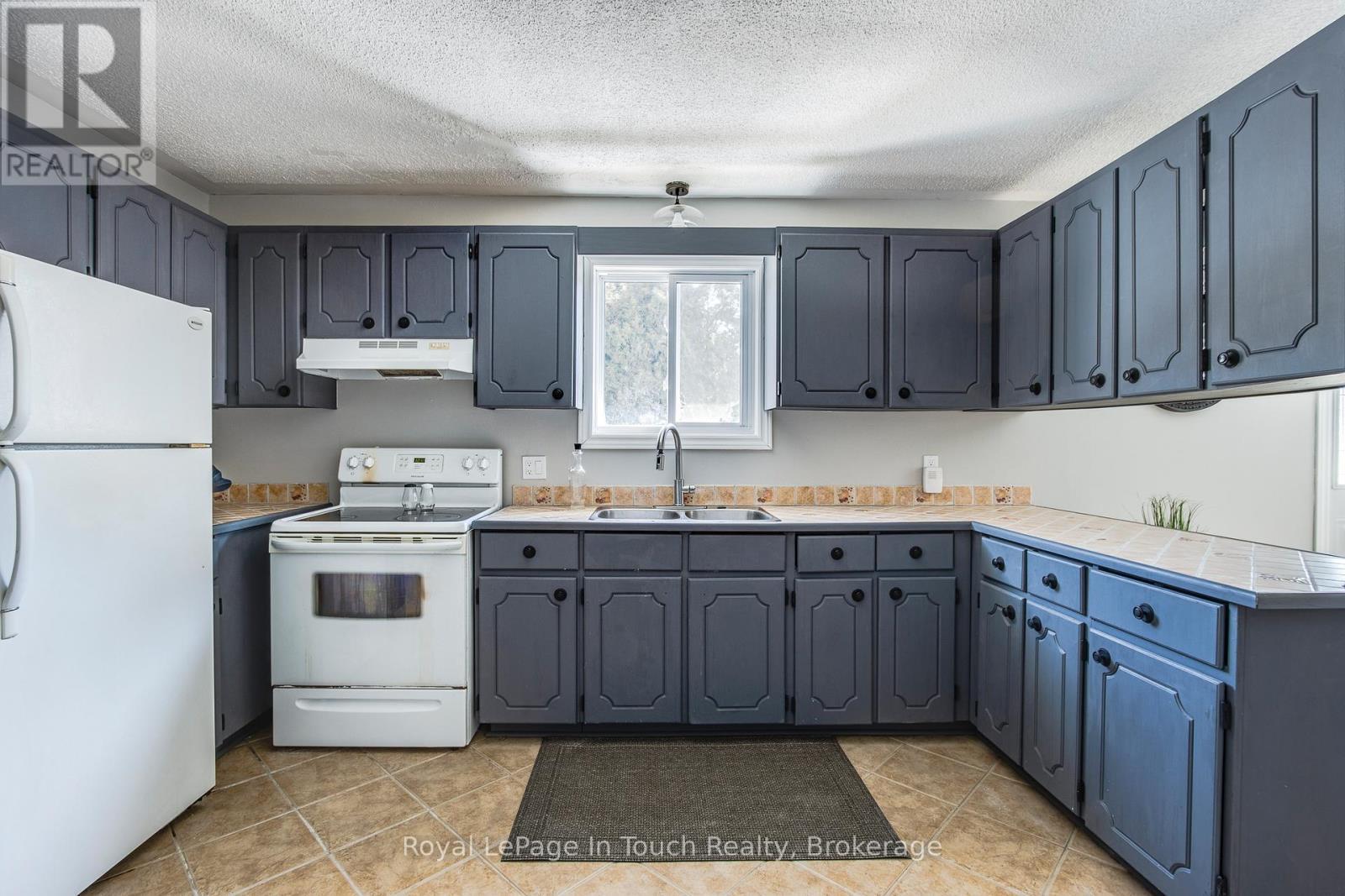 












284 CONCESSION 12 ROAD E

,
Tiny,




Ontario
L0L2J0

