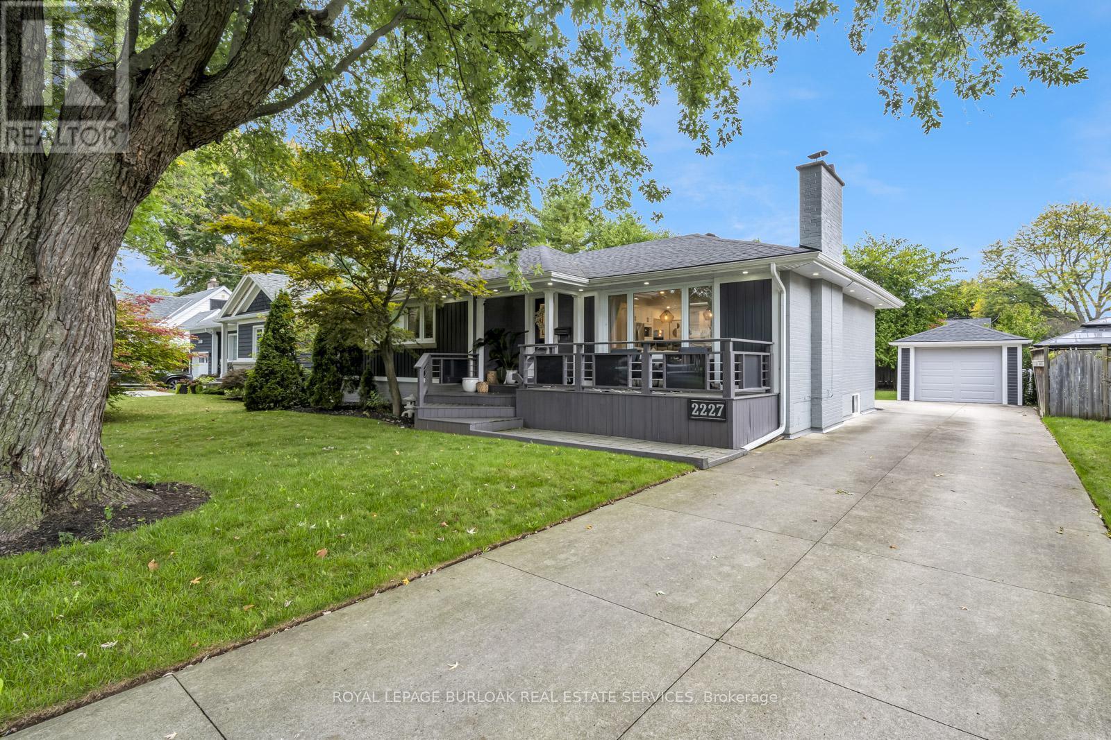 












2227 DEYNCOURT DRIVE

,
Burlington,




Ontario
L7R1W2

