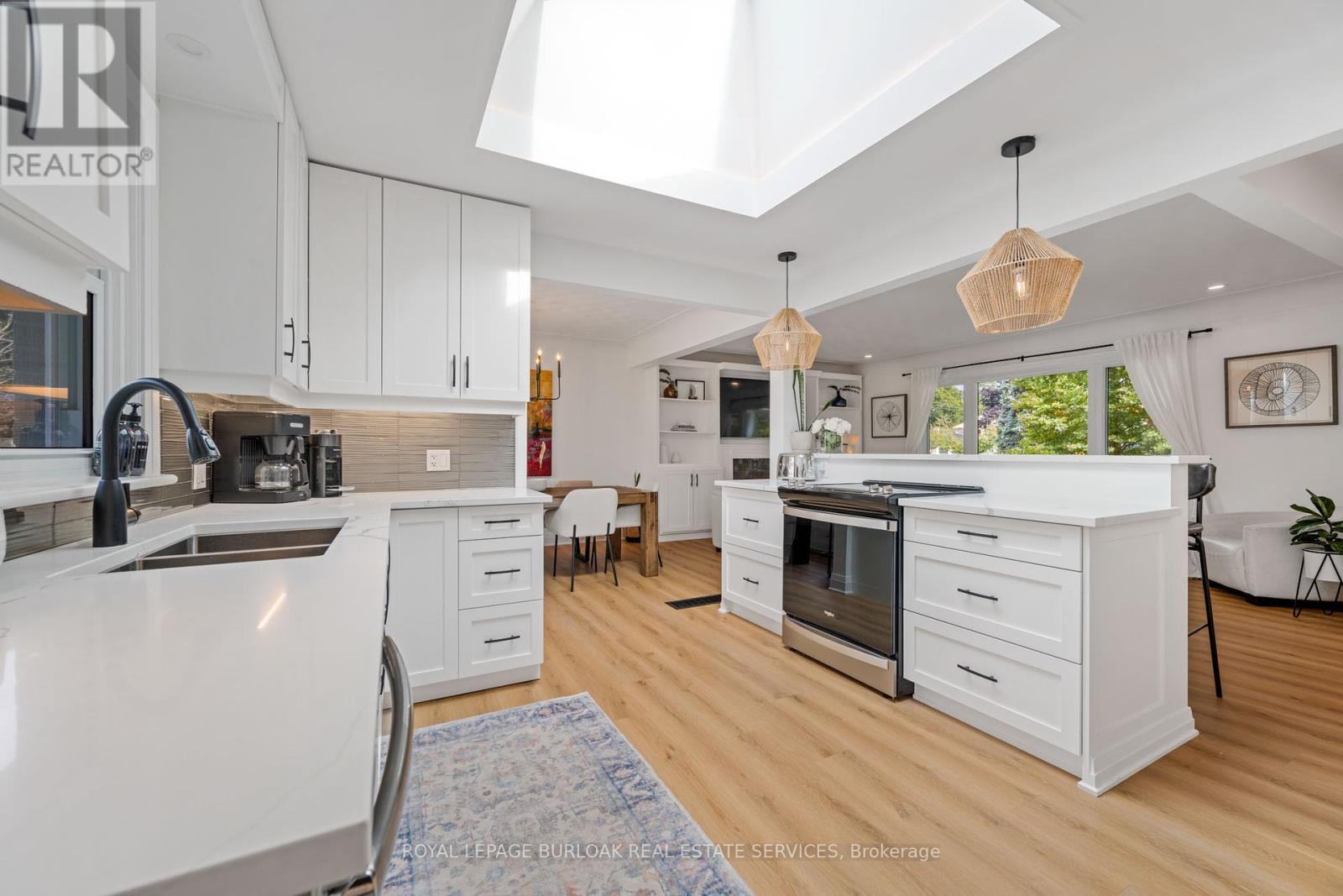 












2227 DEYNCOURT DRIVE

,
Burlington,




Ontario
L7R1W2

