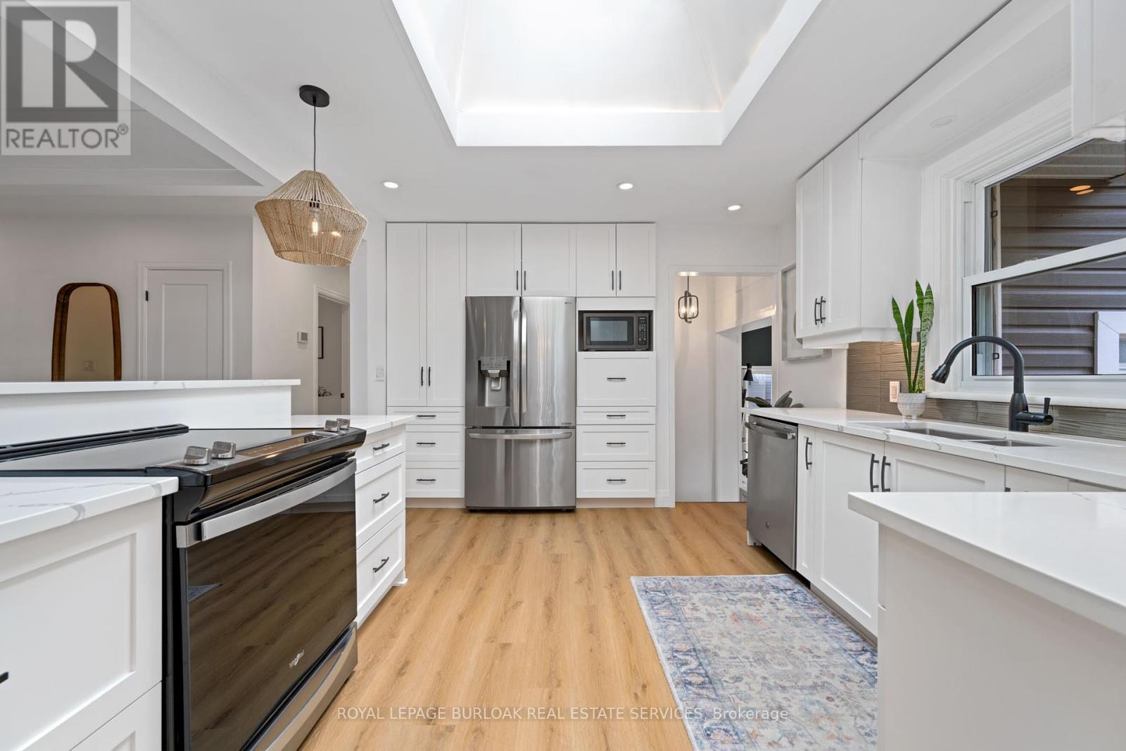 












2227 DEYNCOURT DRIVE

,
Burlington,




Ontario
L7R1W2

