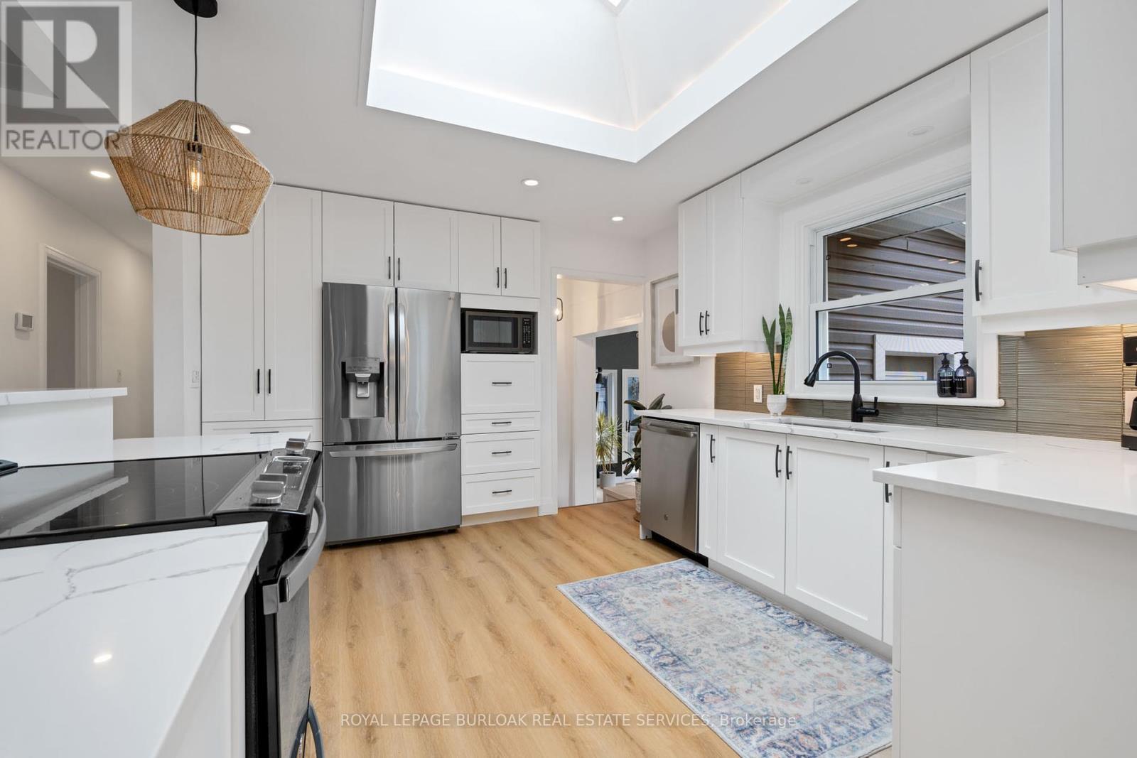 












2227 DEYNCOURT DRIVE

,
Burlington,




Ontario
L7R1W2

