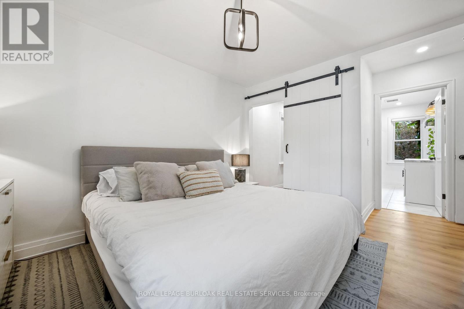 












2227 DEYNCOURT DRIVE

,
Burlington,




Ontario
L7R1W2

