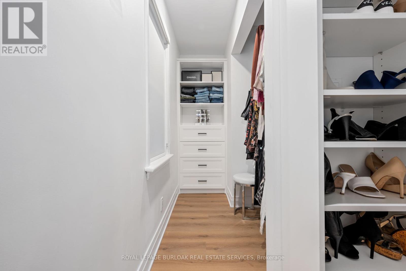 












2227 DEYNCOURT DRIVE

,
Burlington,




Ontario
L7R1W2

