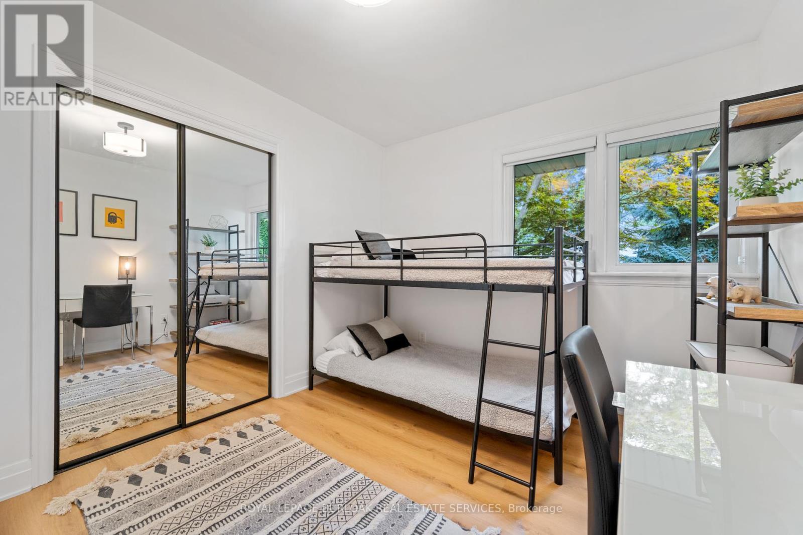 












2227 DEYNCOURT DRIVE

,
Burlington,




Ontario
L7R1W2

