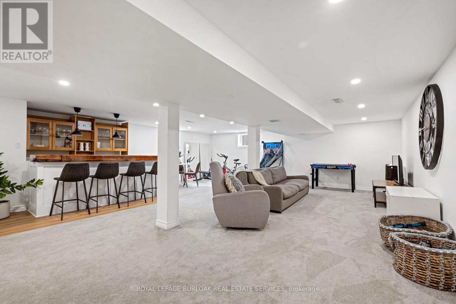 












2227 DEYNCOURT DRIVE

,
Burlington,




Ontario
L7R1W2

