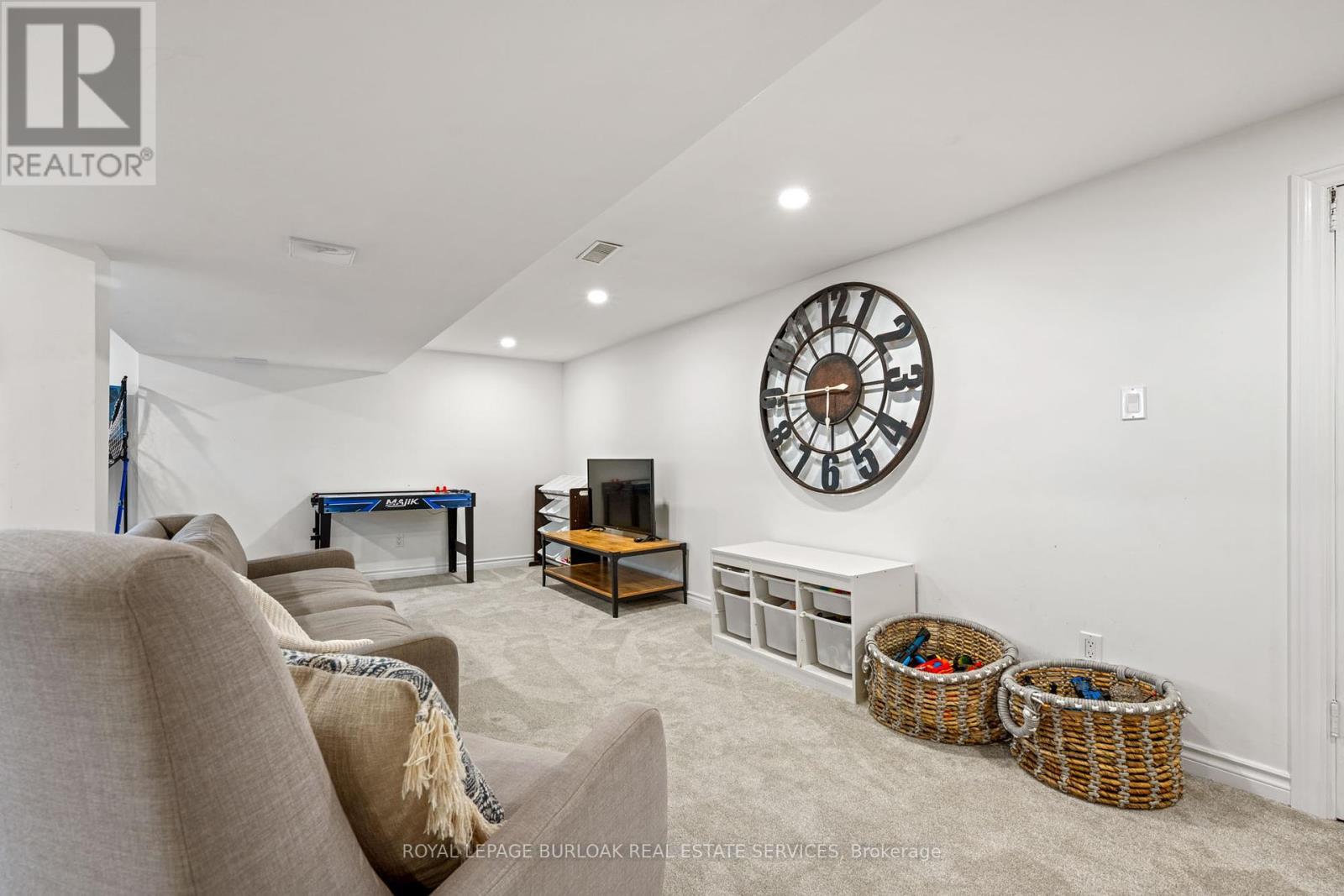 












2227 DEYNCOURT DRIVE

,
Burlington,




Ontario
L7R1W2

