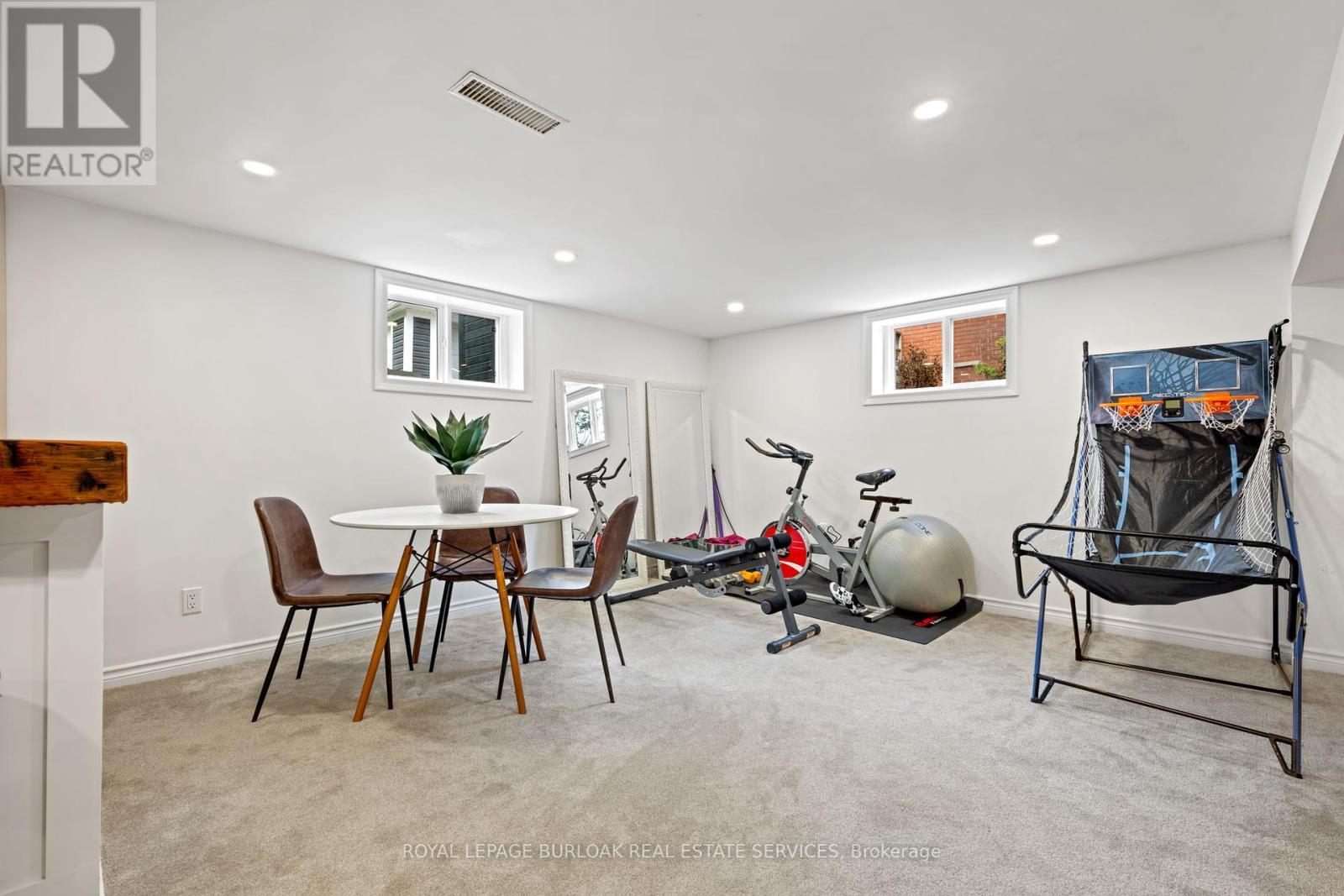 












2227 DEYNCOURT DRIVE

,
Burlington,




Ontario
L7R1W2

