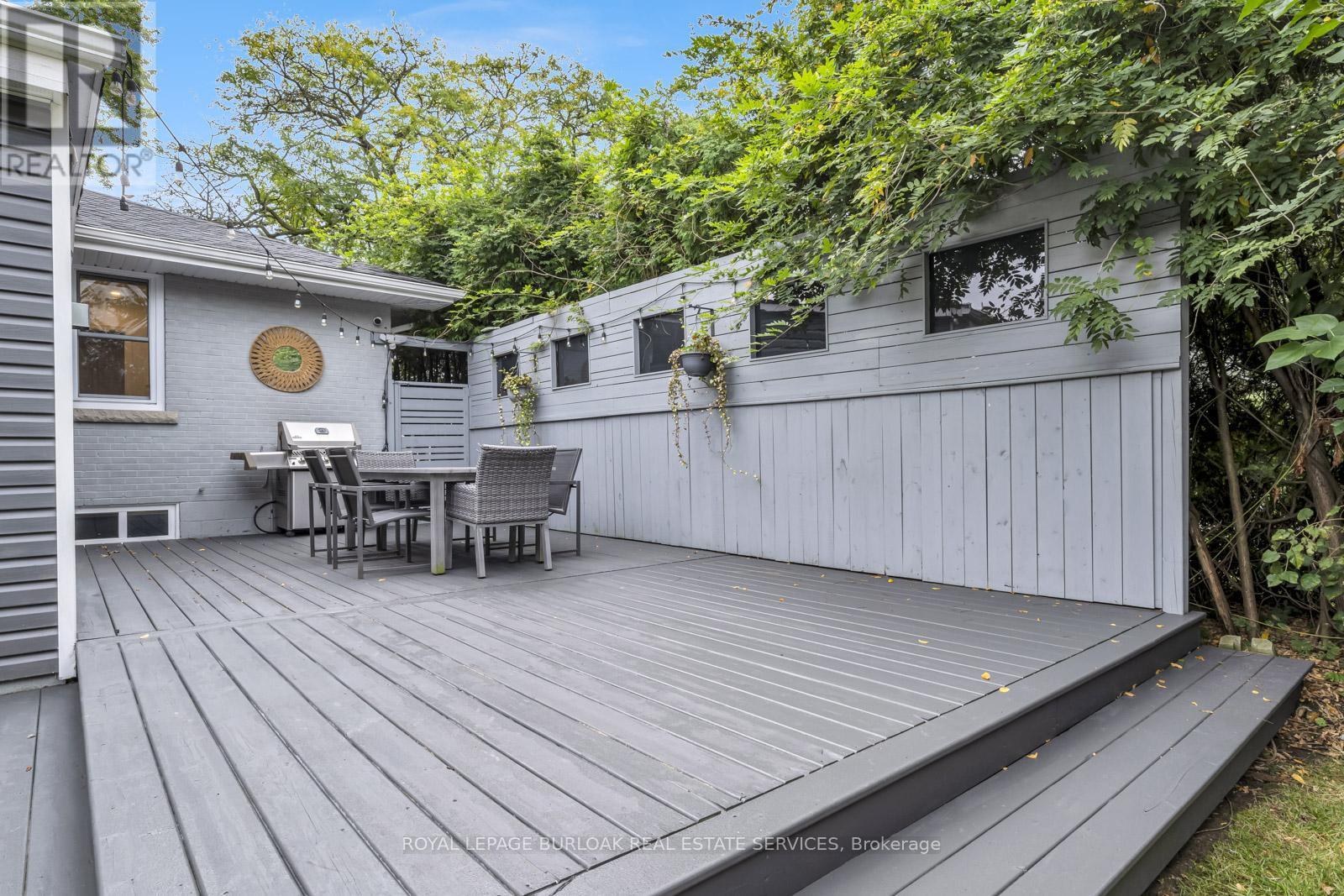 












2227 DEYNCOURT DRIVE

,
Burlington,




Ontario
L7R1W2

