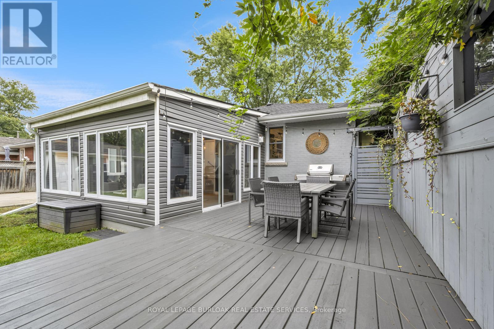 












2227 DEYNCOURT DRIVE

,
Burlington,




Ontario
L7R1W2

