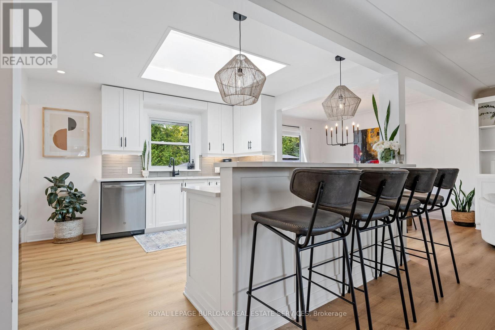 












2227 DEYNCOURT DRIVE

,
Burlington,




Ontario
L7R1W2

