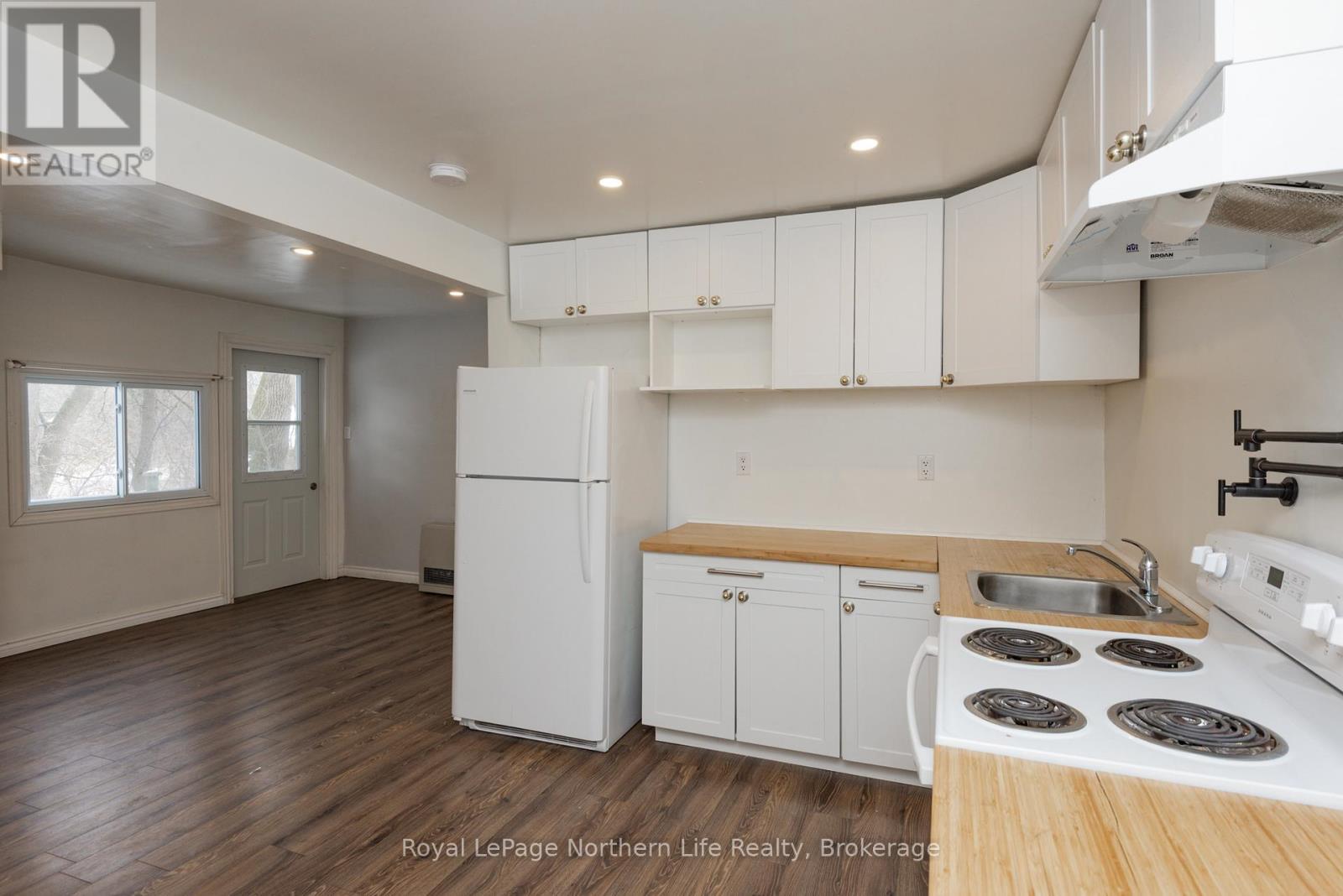 












444 SECOND AVENUE E

,
North Bay (Central),




Ontario
P1B1L8

