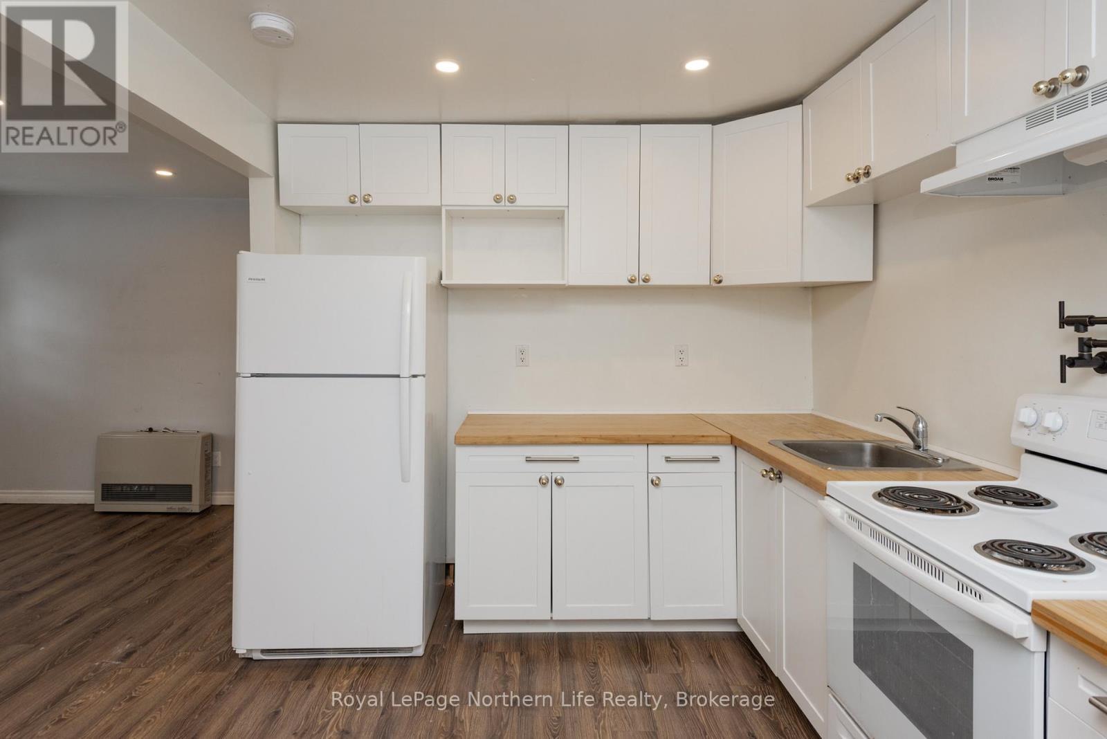 












444 SECOND AVENUE E

,
North Bay (Central),




Ontario
P1B1L8

