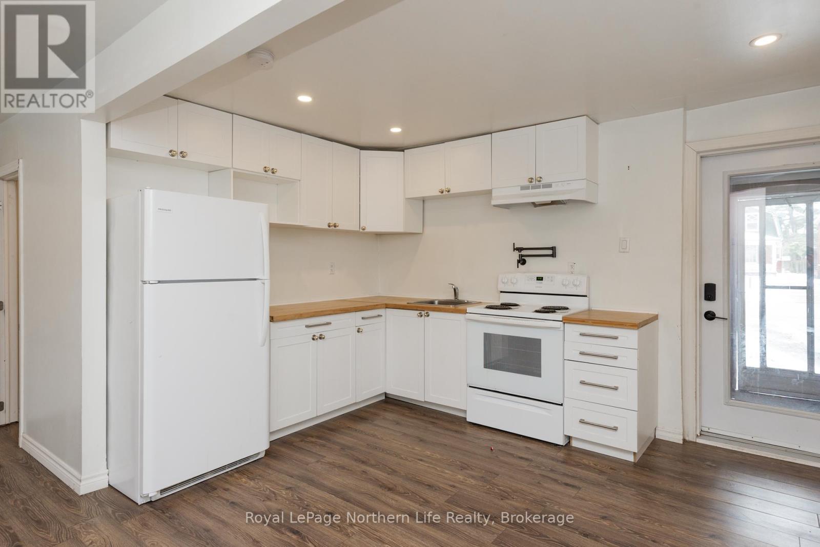 












444 SECOND AVENUE E

,
North Bay (Central),




Ontario
P1B1L8

