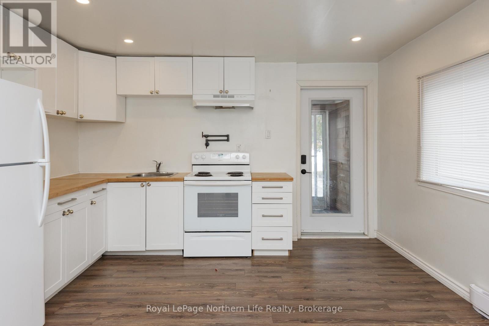 












444 SECOND AVENUE E

,
North Bay (Central),




Ontario
P1B1L8

