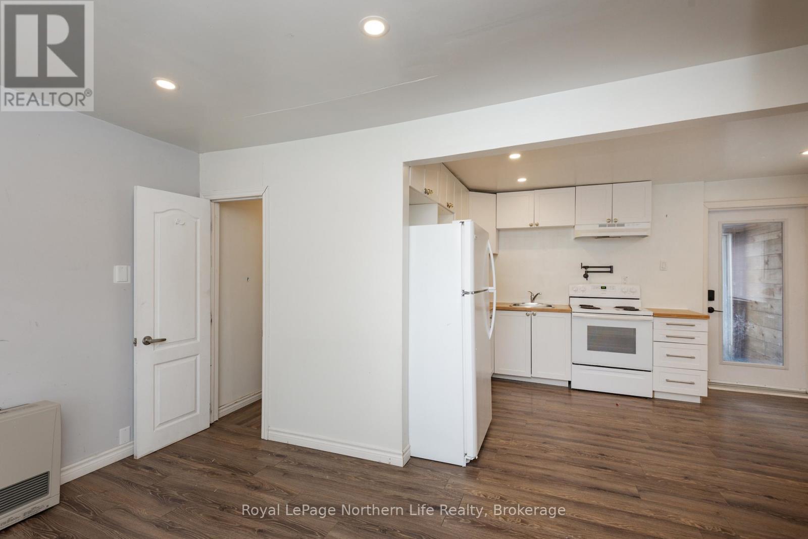 












444 SECOND AVENUE E

,
North Bay (Central),




Ontario
P1B1L8

