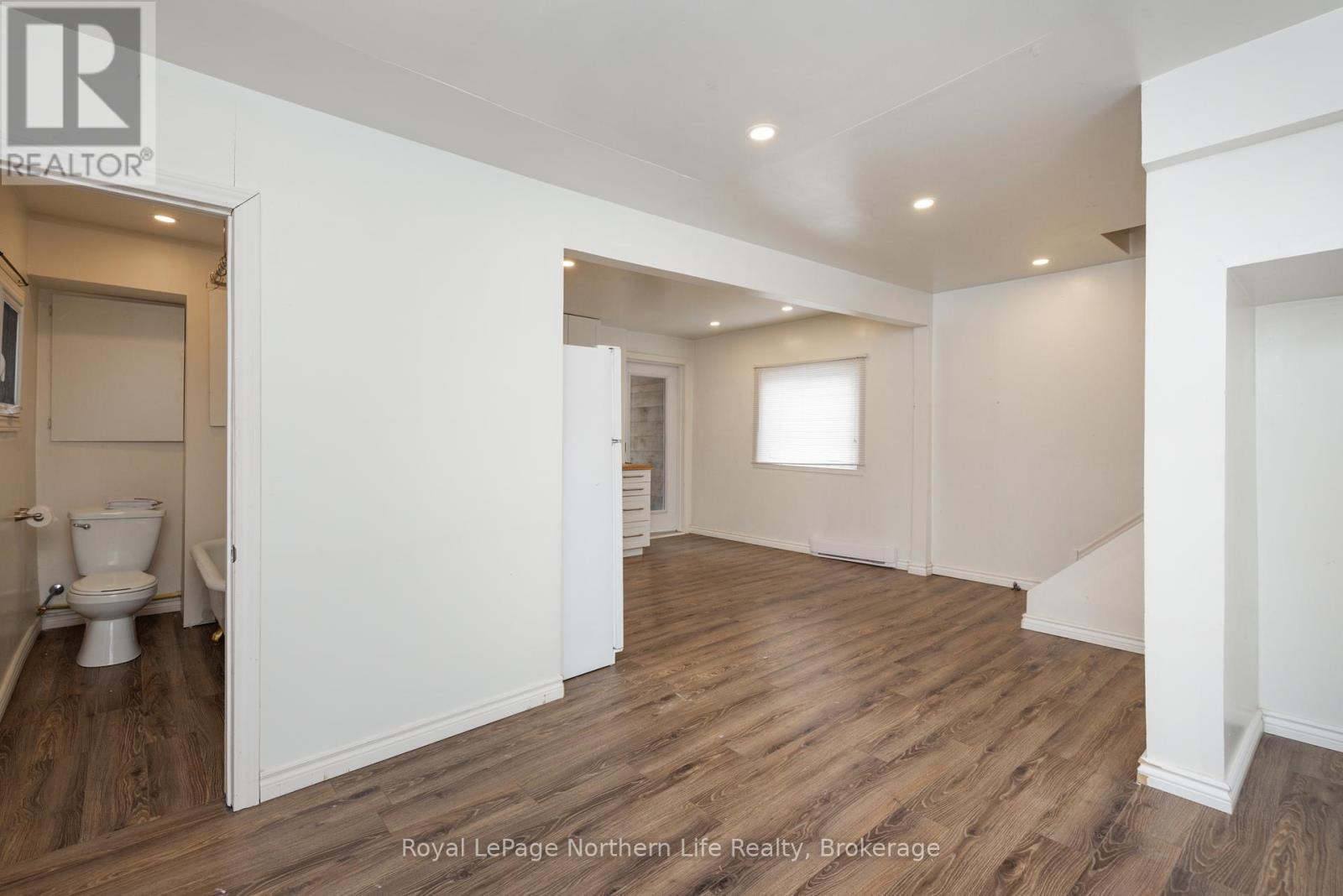












444 SECOND AVENUE E

,
North Bay (Central),




Ontario
P1B1L8

