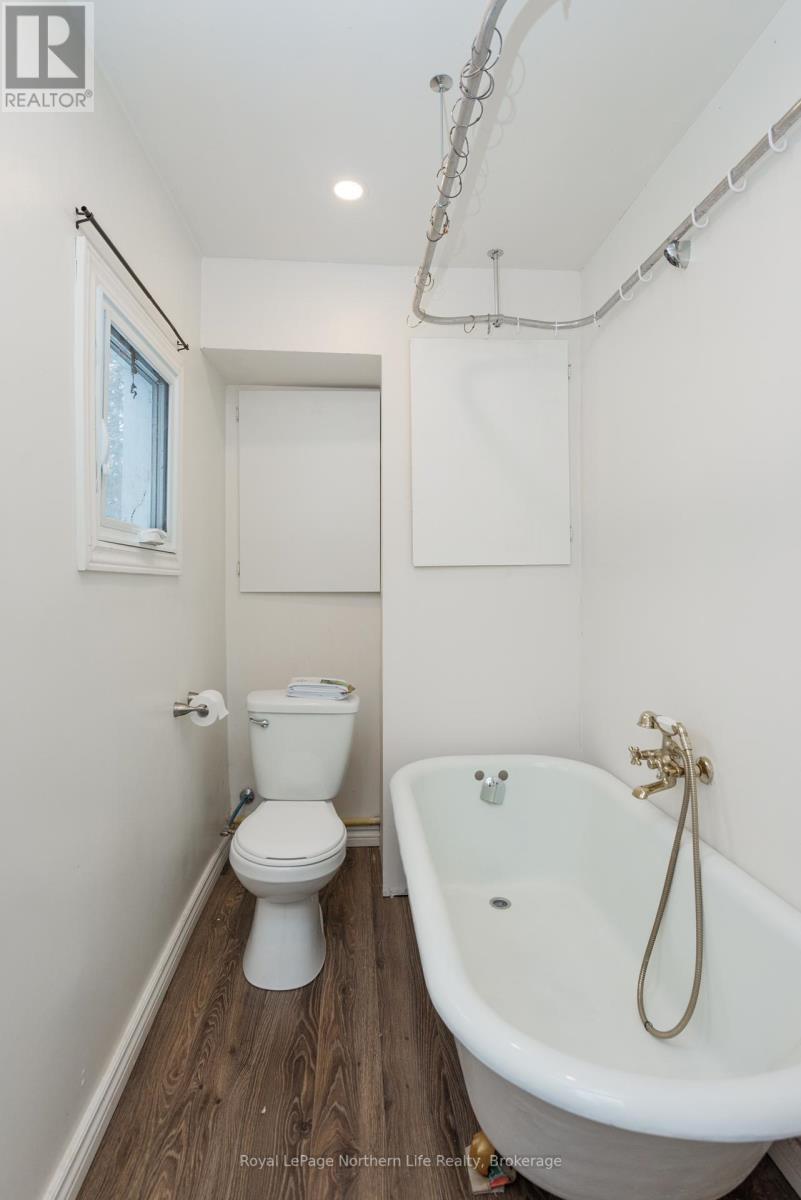 












444 SECOND AVENUE E

,
North Bay (Central),




Ontario
P1B1L8

