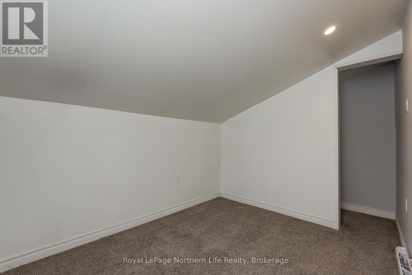 












444 SECOND AVENUE E

,
North Bay (Central),




Ontario
P1B1L8

