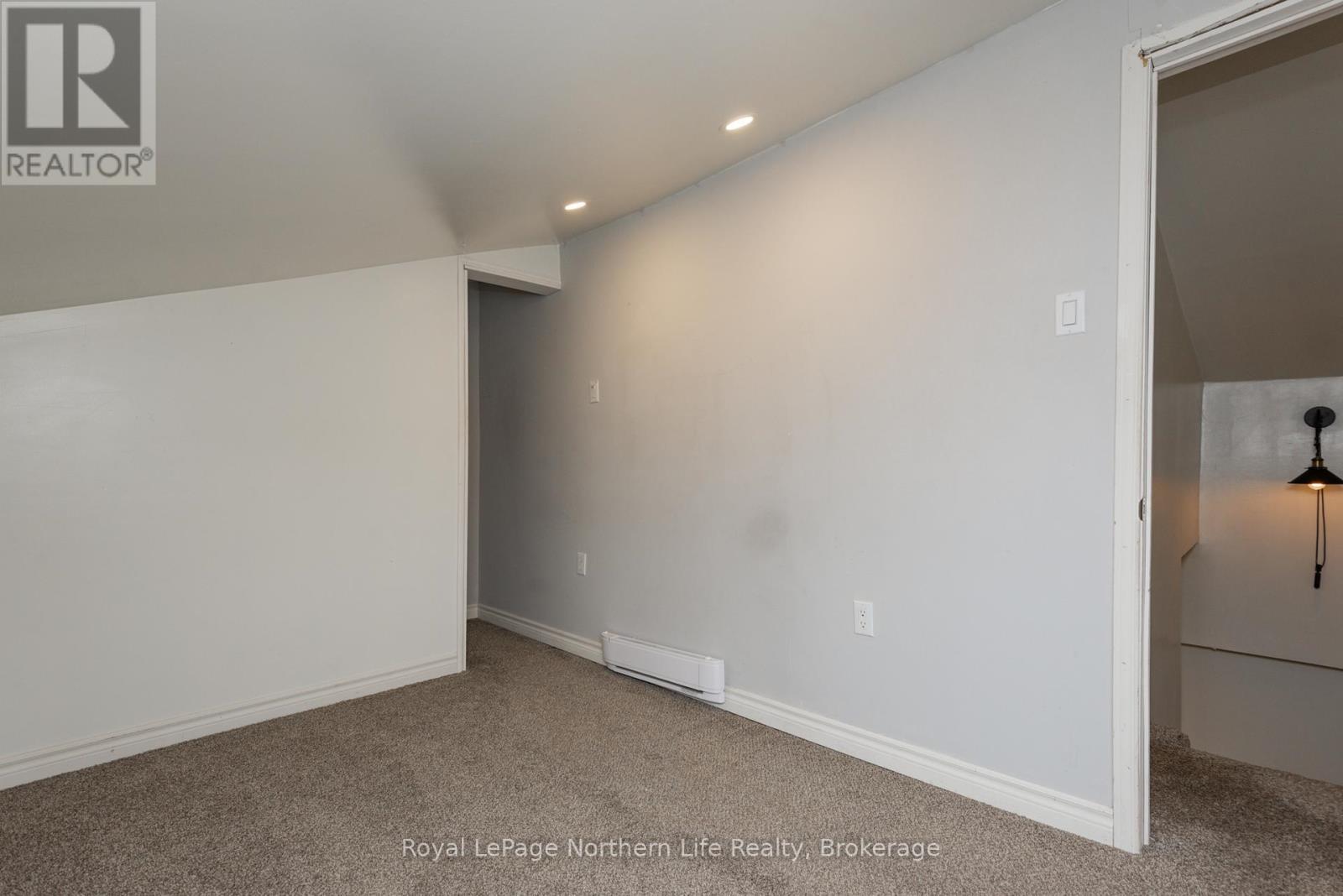 












444 SECOND AVENUE E

,
North Bay (Central),




Ontario
P1B1L8

