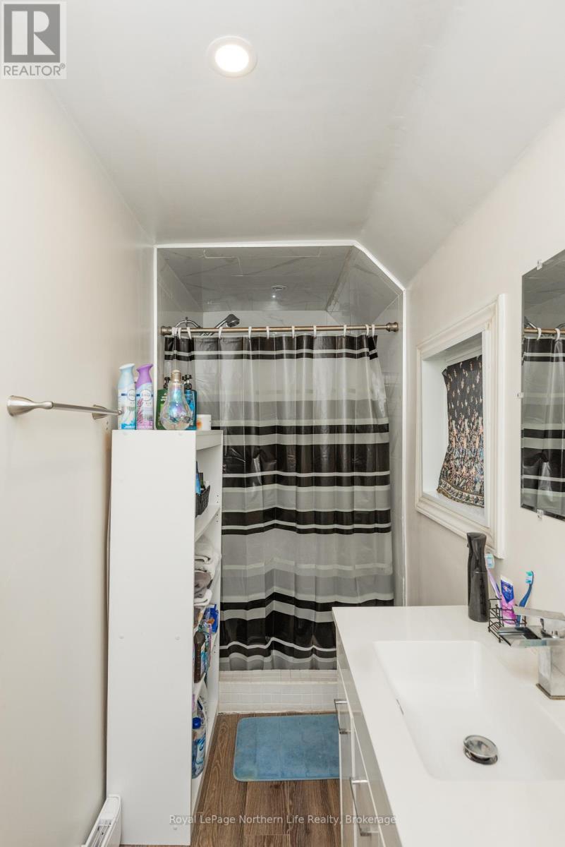












444 SECOND AVENUE E

,
North Bay (Central),




Ontario
P1B1L8

