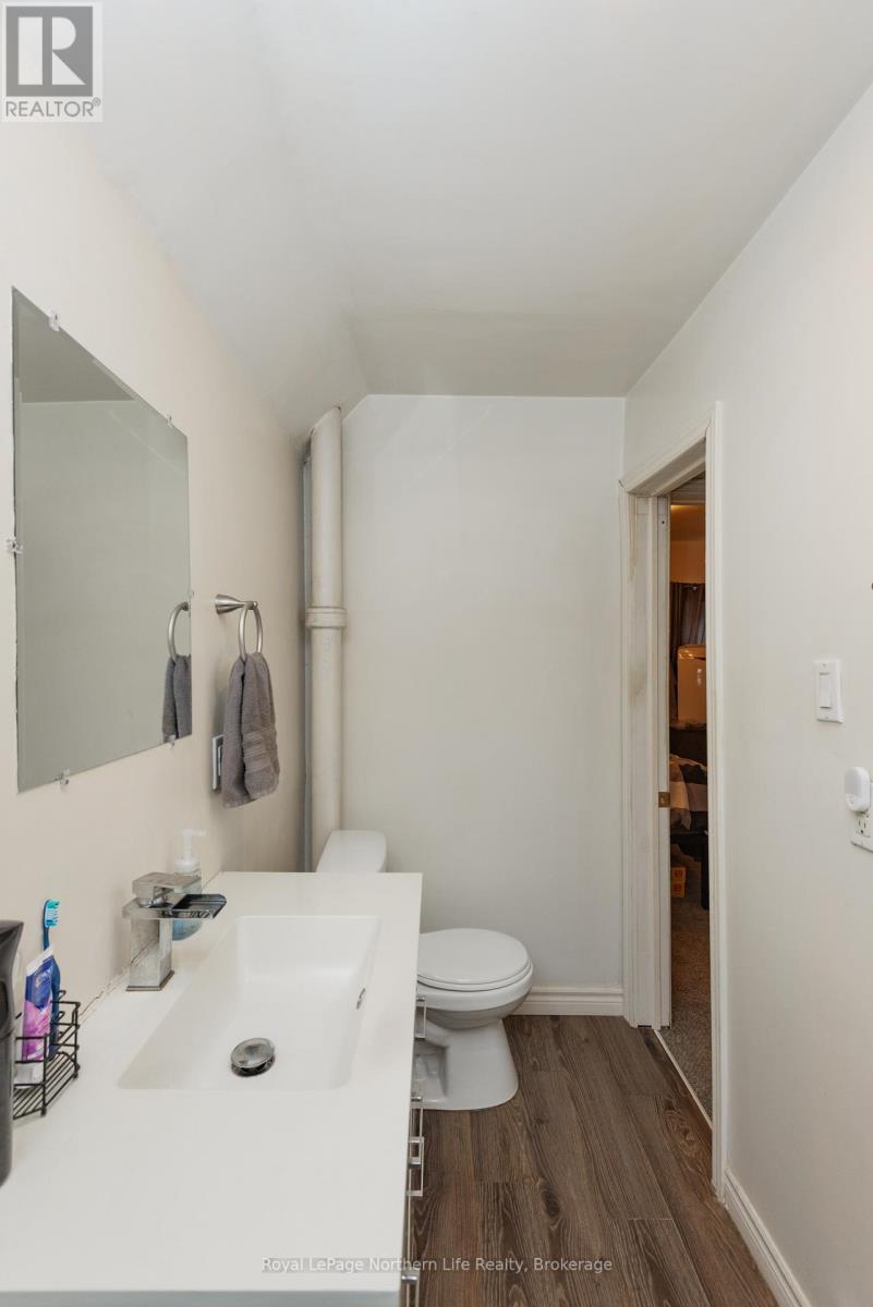 












444 SECOND AVENUE E

,
North Bay (Central),




Ontario
P1B1L8

